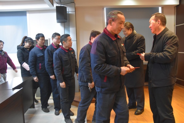 關愛貧(pín)困職工